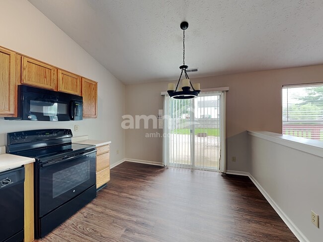 1090 Meadowview Ct, Franklin, IN 46131 - photo 6