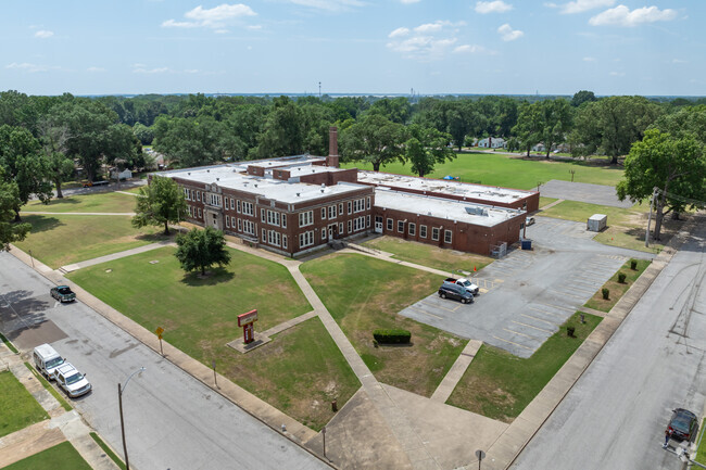 Bethel Grove Elementary in Memphis has ample parking.