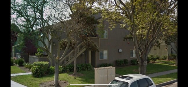 Separate entrance to the unit