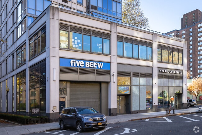 Solomon Schechter School of Manhattan is located in a shopping hub of Manhattan Valley.