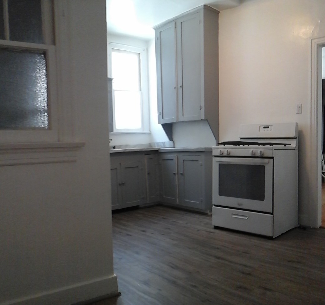 427 N Genesee Ave unit 427, Los Angeles, CA 90036 - photo 1