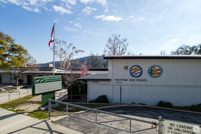 Mountain View Elementary School educates Tujunga's youngest scholars.
