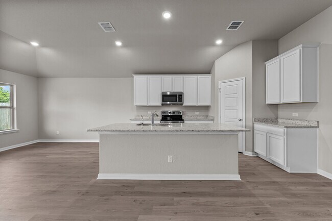 104 Cheyenne Dr unit 36487880, Floresville, TX 78114 - photo 6