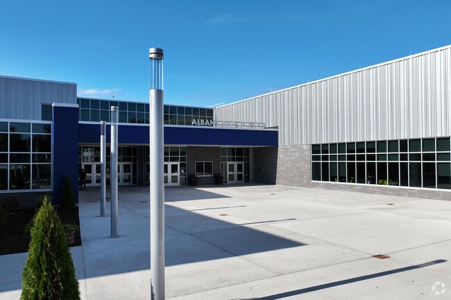 The main entrance to Albany High School.