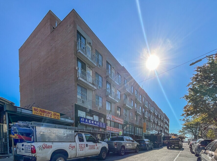 About Tangram House, Flushing NY | HOAs, Reviews, Amenities