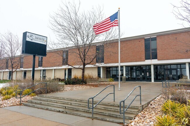 Sunset Junior High School provides education in the neighborhood of 
Sunset Davis County.