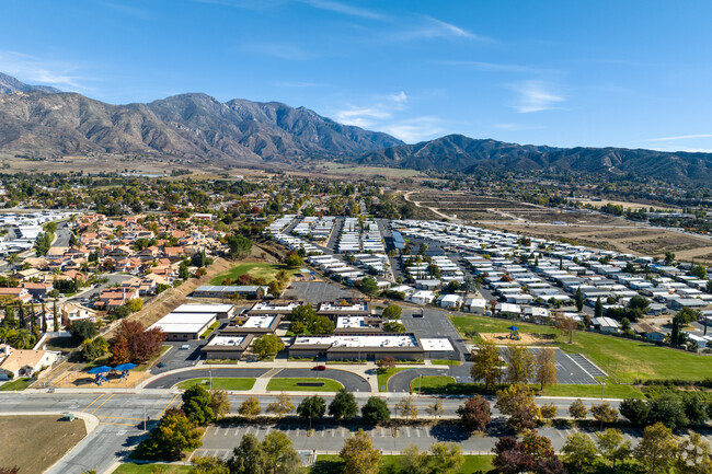 View of the expansive campus at Ridgeview Elementary School.
