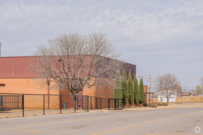 Southwest Elementary School provides education in the Clinton area.