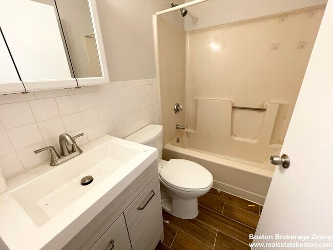 75 Hammond St unit 4, Boston, MA 02120 - photo 7