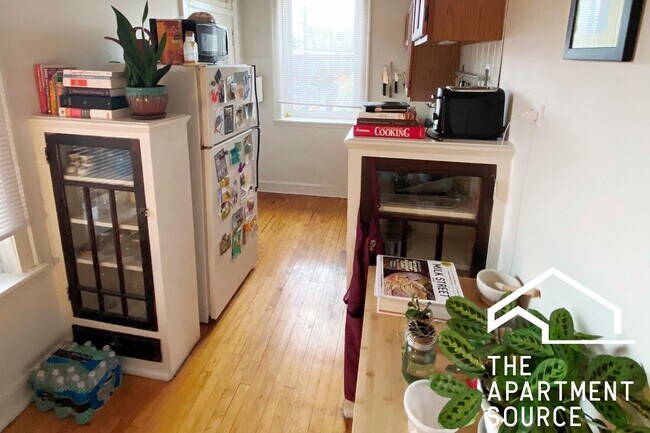 4208 N Clark St unit 2, Chicago, IL 60613 - photo 3