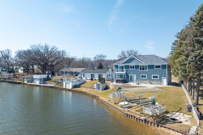 Highland Shores-Wonder Lake has stunning lakeside properties with private boat launches.