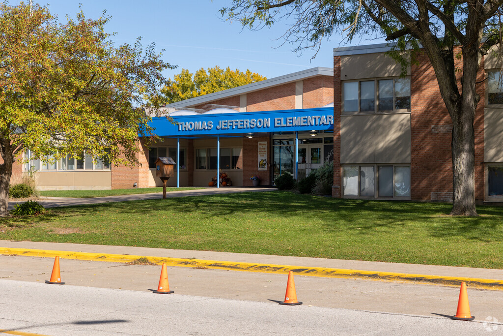 Thomas Jefferson Elementary School cultivates a supportive learning atmosphere.