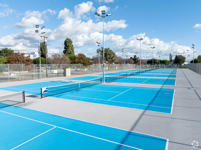 Edgewood Middle School has nice tennis courts located on campus.