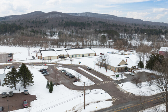 The Underhill ID Early Learning Center is home to two of MMUUSD's school-based preschool programs, Saxon Hill School, First Roots and the MMUUSD Central Office.