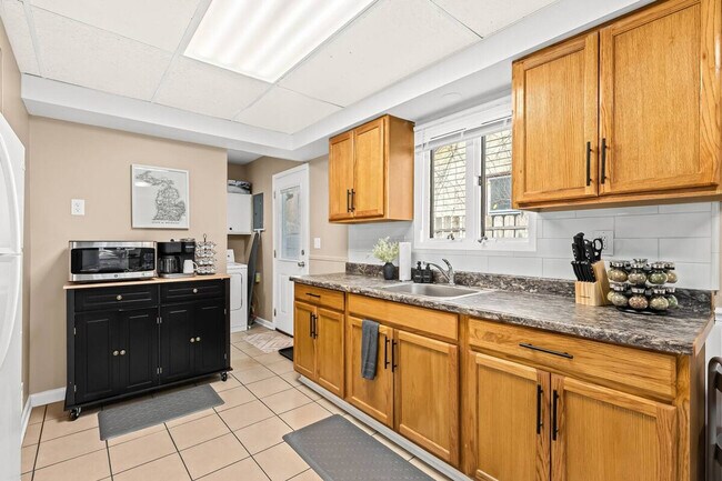 1019 E Hayes Ave unit ID1032331P, Hazel Park, MI 48030 - photo 6