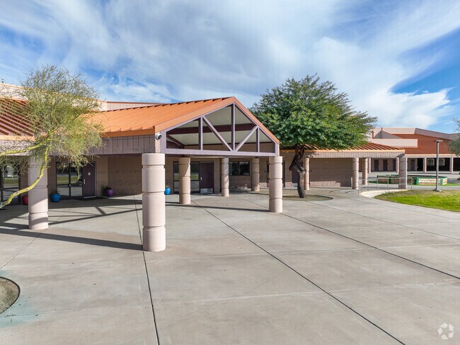 Sonoran Trails Middle School get a 6/10 from GreatSchools.com.