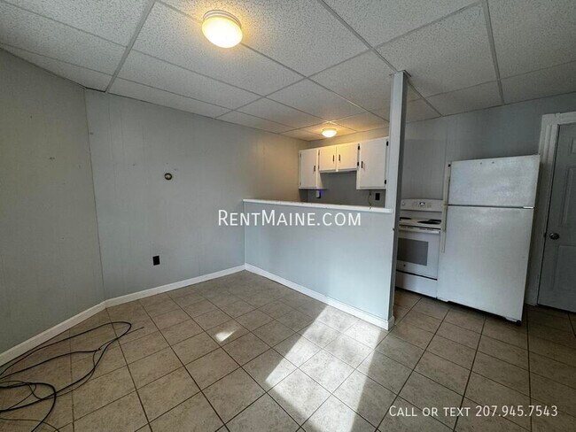 17 Edwards St unit 3, Waterville, ME 04901 - photo 2