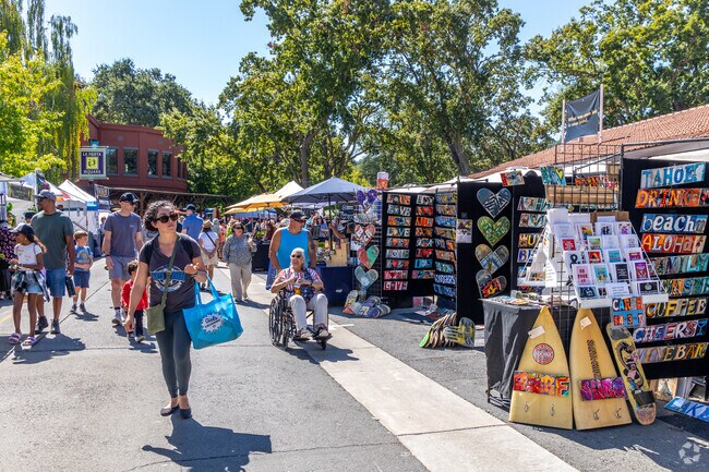 At the Lafayette Art & Wine Festival, Trails residents can enjoy foods from local restaurants and food vendors.