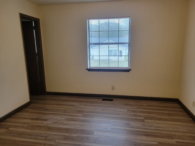 252 Claire St, Rossville, GA 30741 - photo 7