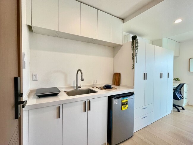 1929 N Commonwealth Ave unit 216, Los Angeles, CA 90027 - photo 4