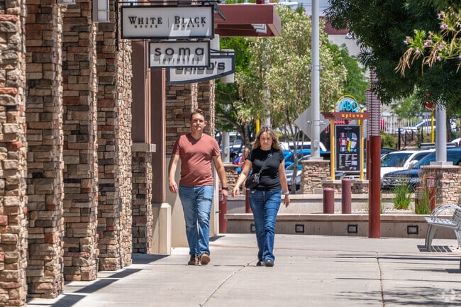 Sandia Ridge residents benefit from easy access to the premier shopping destination of ABQ Uptown.