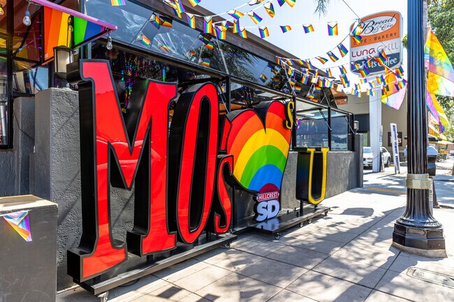 Mo's is a fabled bar which serves up drinks and food from brunch until 2:00 AM.