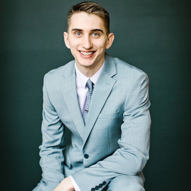 Agent Photo