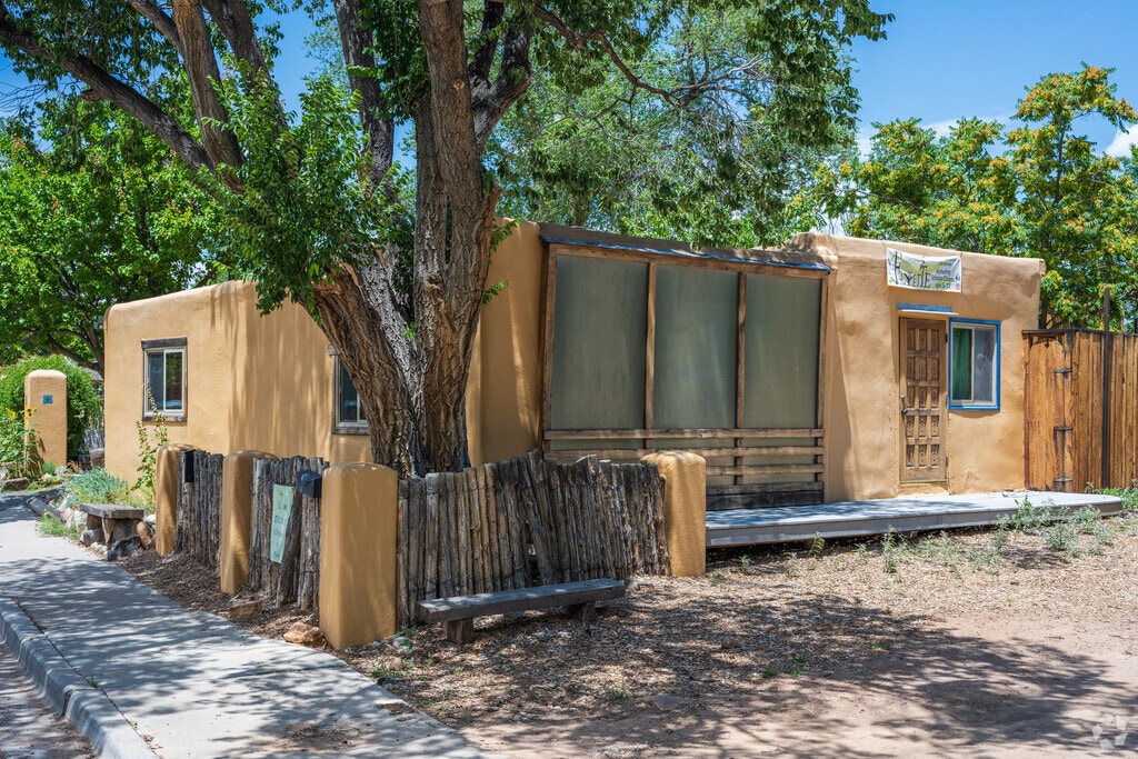 Fayette Street Academy is located in Santa Fe.