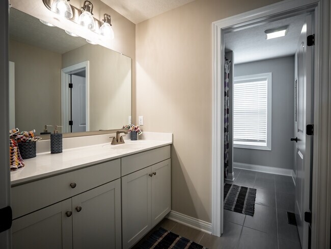 Hall Bath.jpg