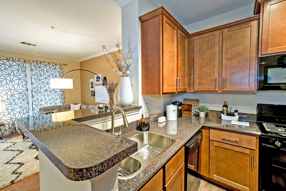 TGM Andover Park, Lawrence, MA 01843 - photo 1