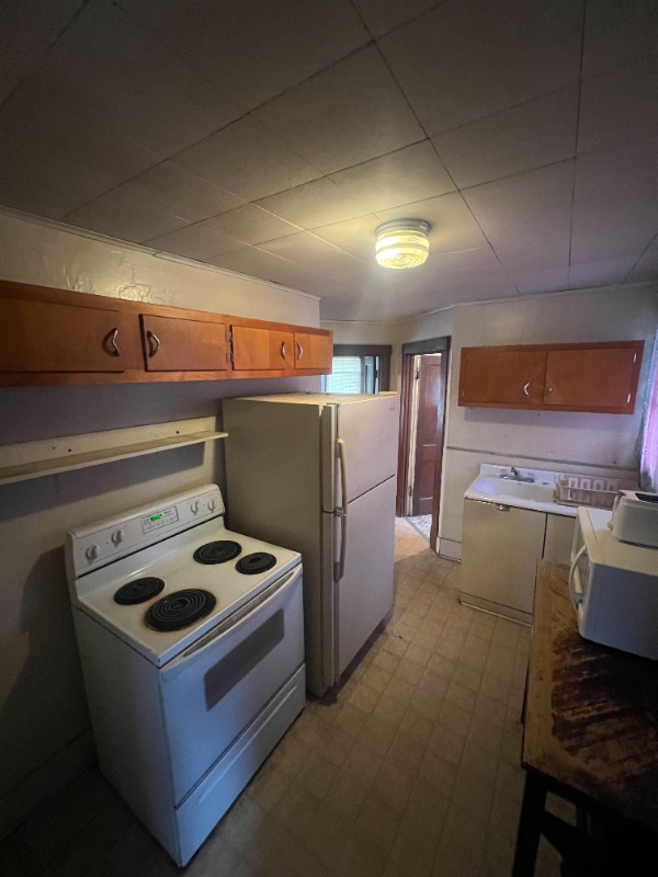 711 2nd St, Moundsville, WV 26041