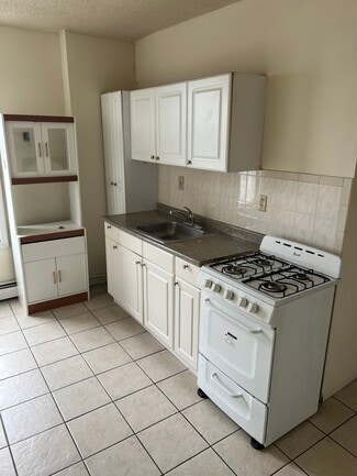 72 Parkhurst St Unit 3, Newark, NJ 07114