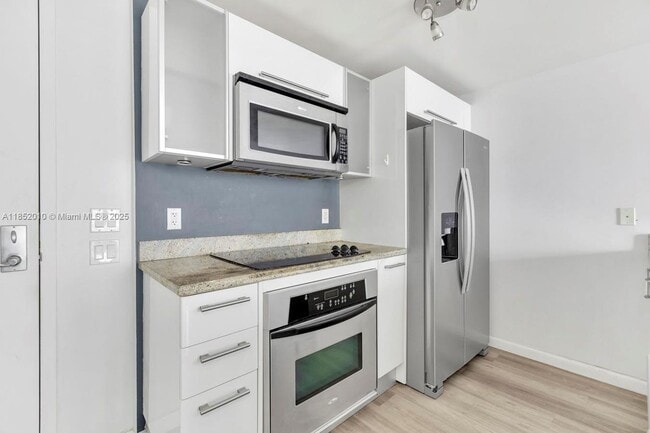 185 SW 7th St, Miami, FL 33130 - photo 3