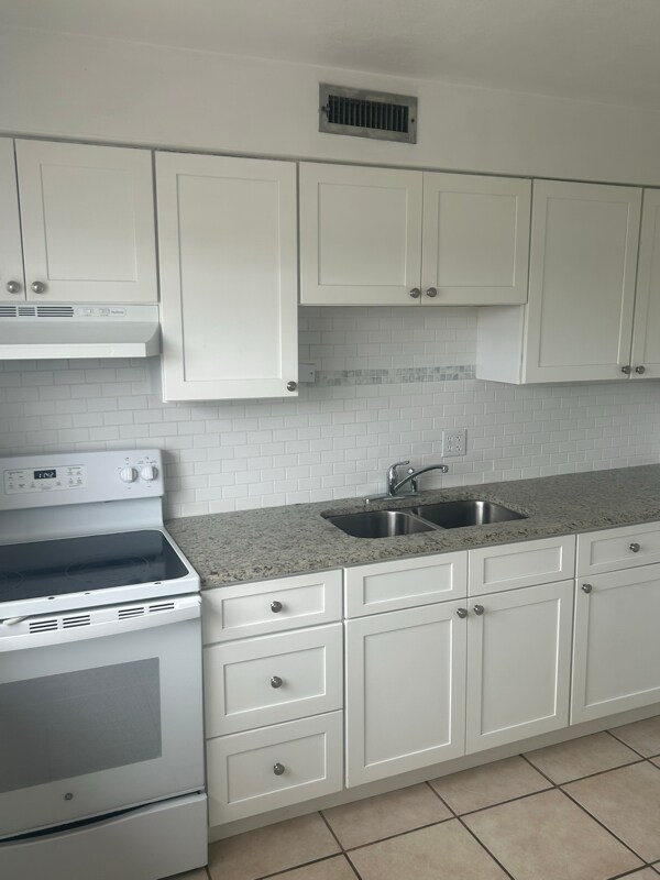 125 Cleveland Ave, Cocoa Beach, FL 32931