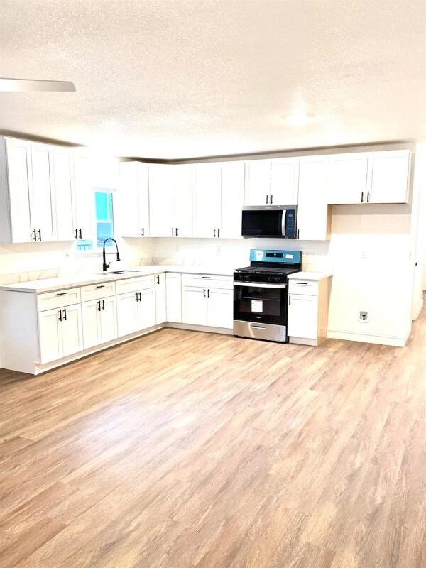 512 N Pilgrim St, Stockton, CA 95205 - photo 2