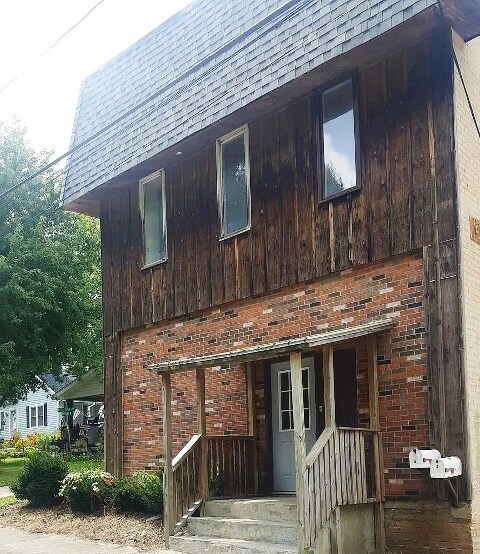 611 S Clayton St, Bloomington, IL 61701