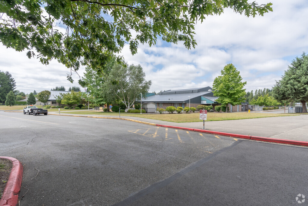 Horizons Elementary School has a 14:1 student-teacher ratio.