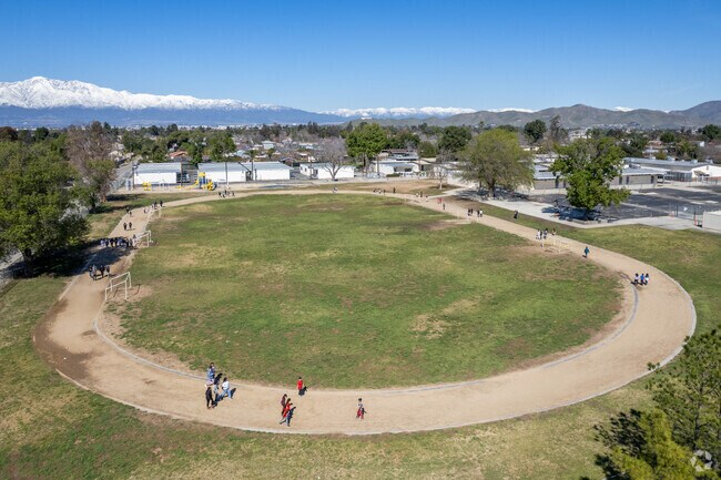 Overview of Troth Street Elementary School in Mira Loma, CA