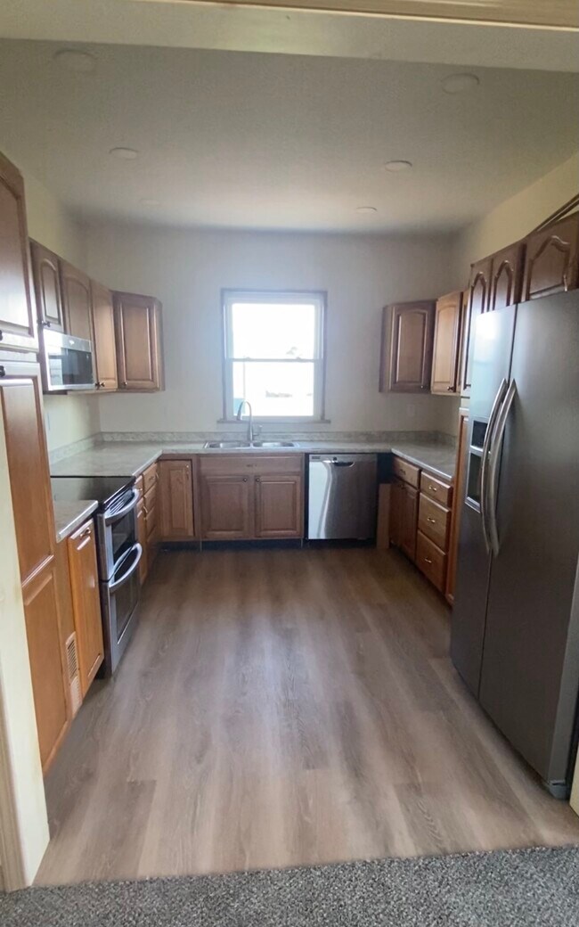 105 Wapak St unit Suite 2, Wapakoneta, OH 45895 - photo 3