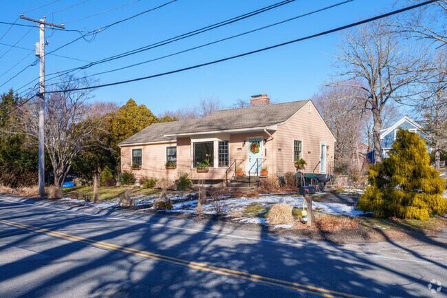 Ranch-style houses are somewhat common through the West Gloucester area.