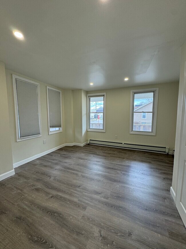 203 N 8th St unit 1, Lindenhurst, NY 11757 - photo 3