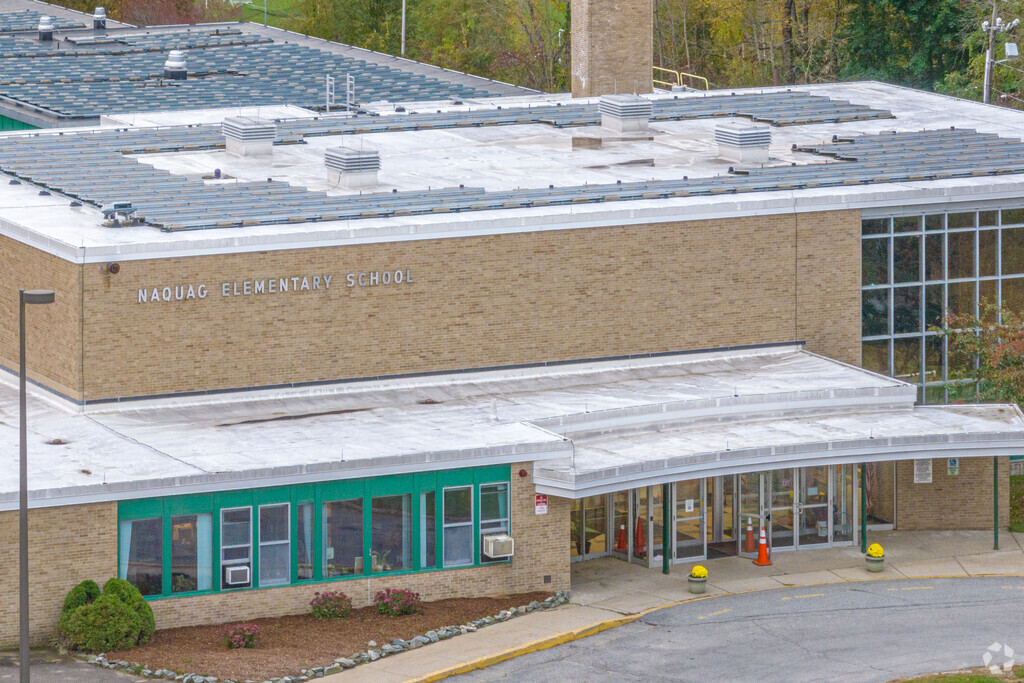 Naquag Elementary School is located in West Rutland.