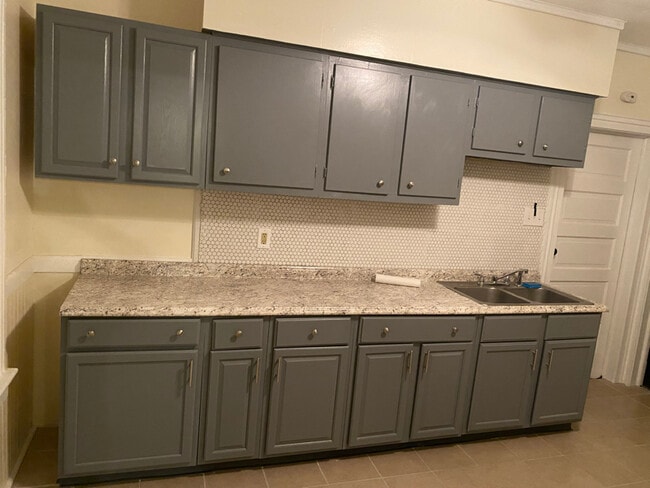 16 Stewart St unit second floor, Amsterdam, NY 12010 - photo 2