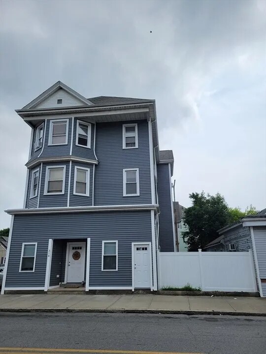 314 Dartmouth St Unit 2, New Bedford, MA 02740
