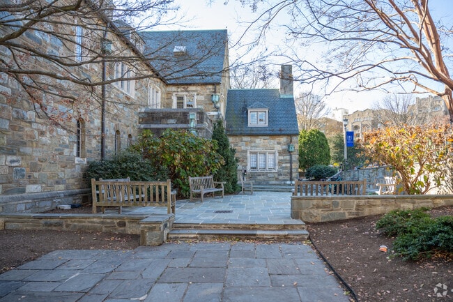 St. Albans School in Massachusetts Heights serves students in grades 4-12.