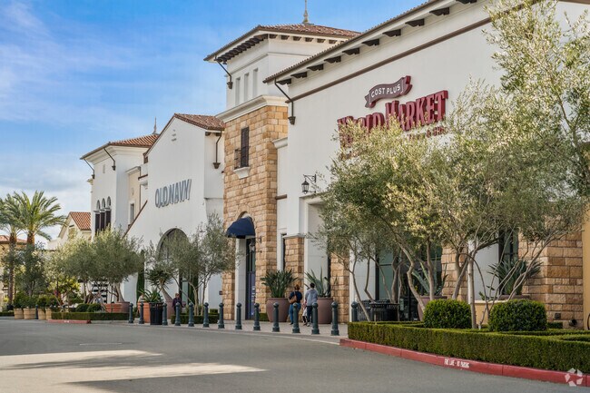 Shoppers can enjoy a day out at The Veranda near Vista Diablo.