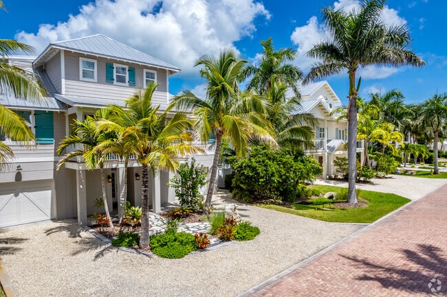 Large, beautiful homes line the streets in Anna Maria.
