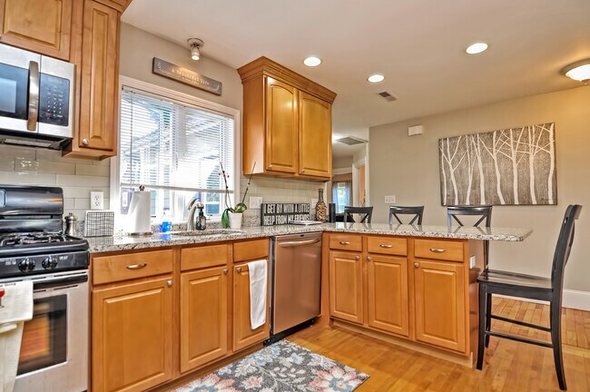 40 Avon St unit 2, Wakefield, MA 01880 - photo 5