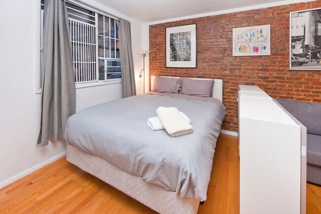333 E 95th St unit ID1032055P, New York, NY 10128 - photo 4
