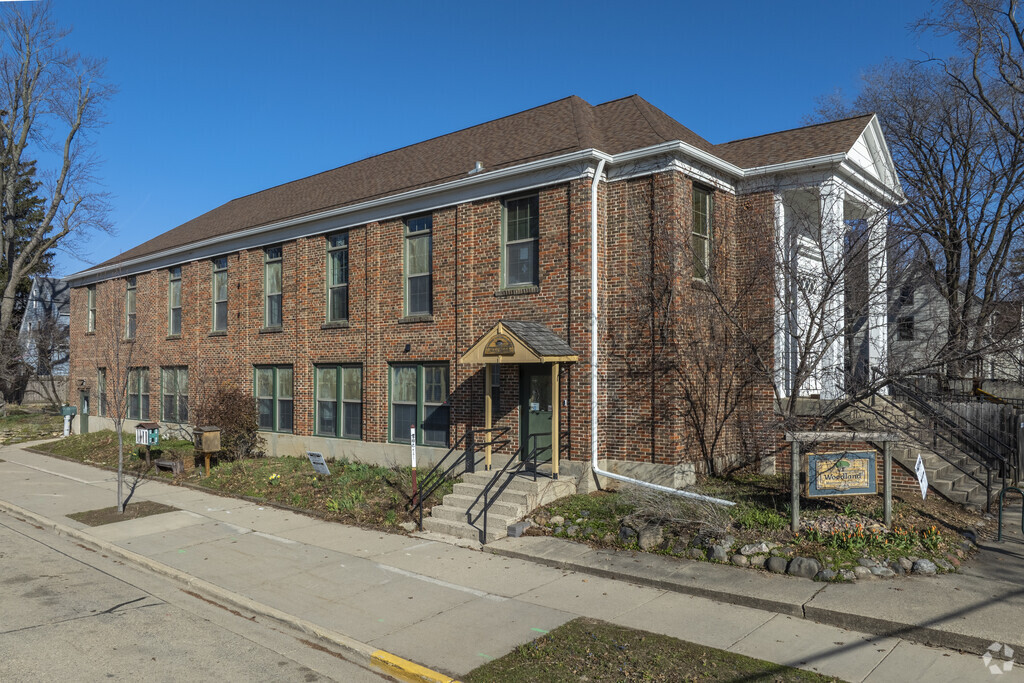 For a tuition, your children can get a unique education at Woodland Montessori School in Bay.